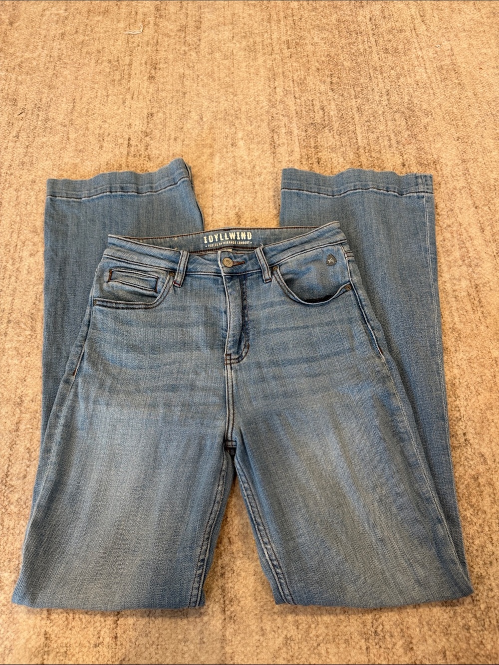 Idyllwind Women's Light Blue Straight Leg Jeans - Classic Five-Pocket Denim